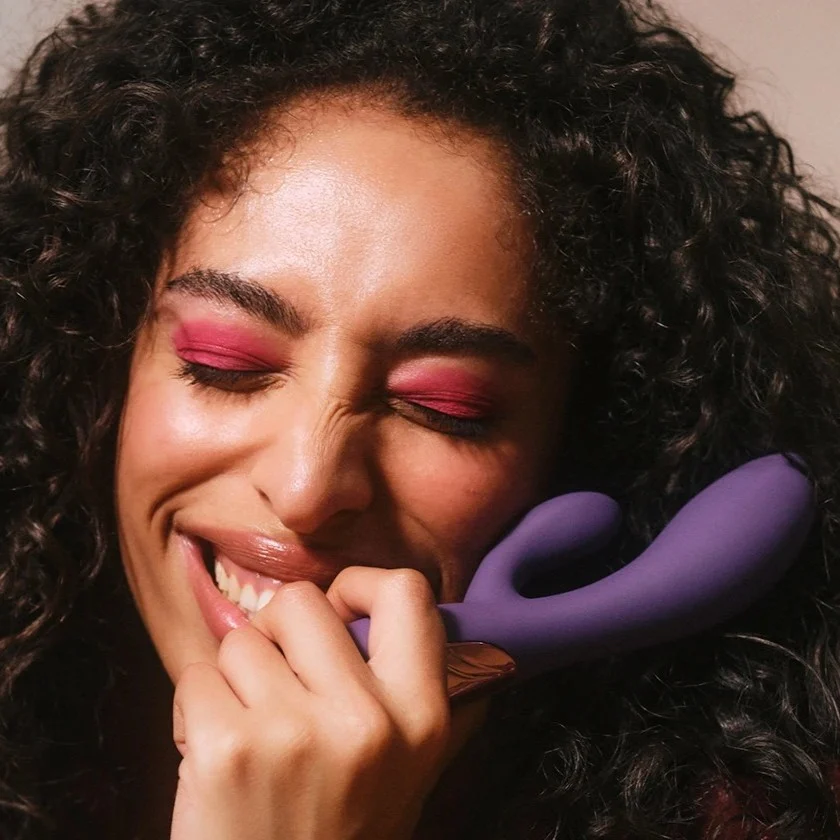 Заешки вибратор с тласкащо движение, смарт контрол, 19,6см. - Lelo Ina Thrust Purple - Image 15